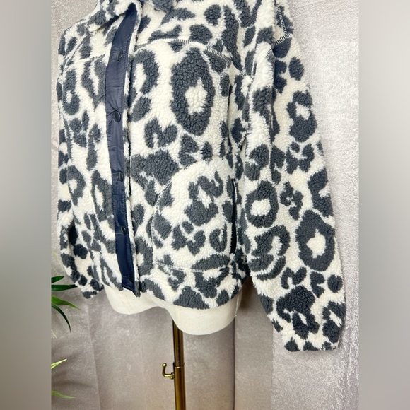Old Navy Women’s Leopard Print Cozy Sherpa Snap-Front Flurry  Crop Jacket XS - Picture 7 of 14